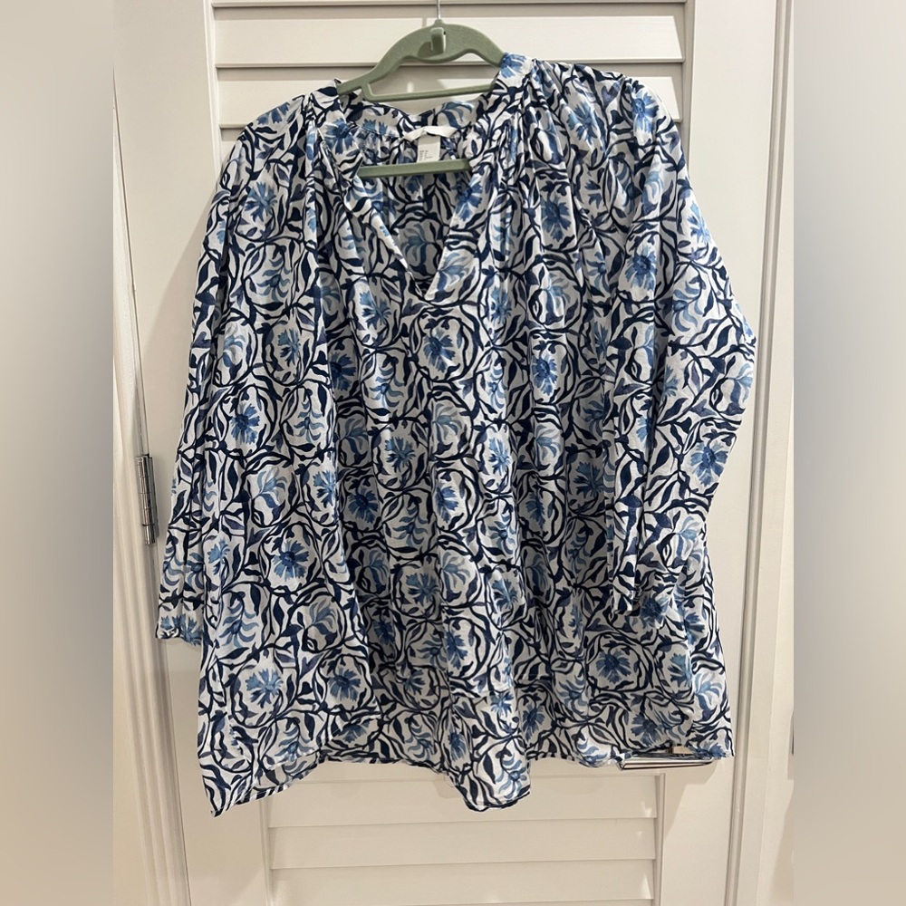 H&M flowy blouse white blouse Size 8
